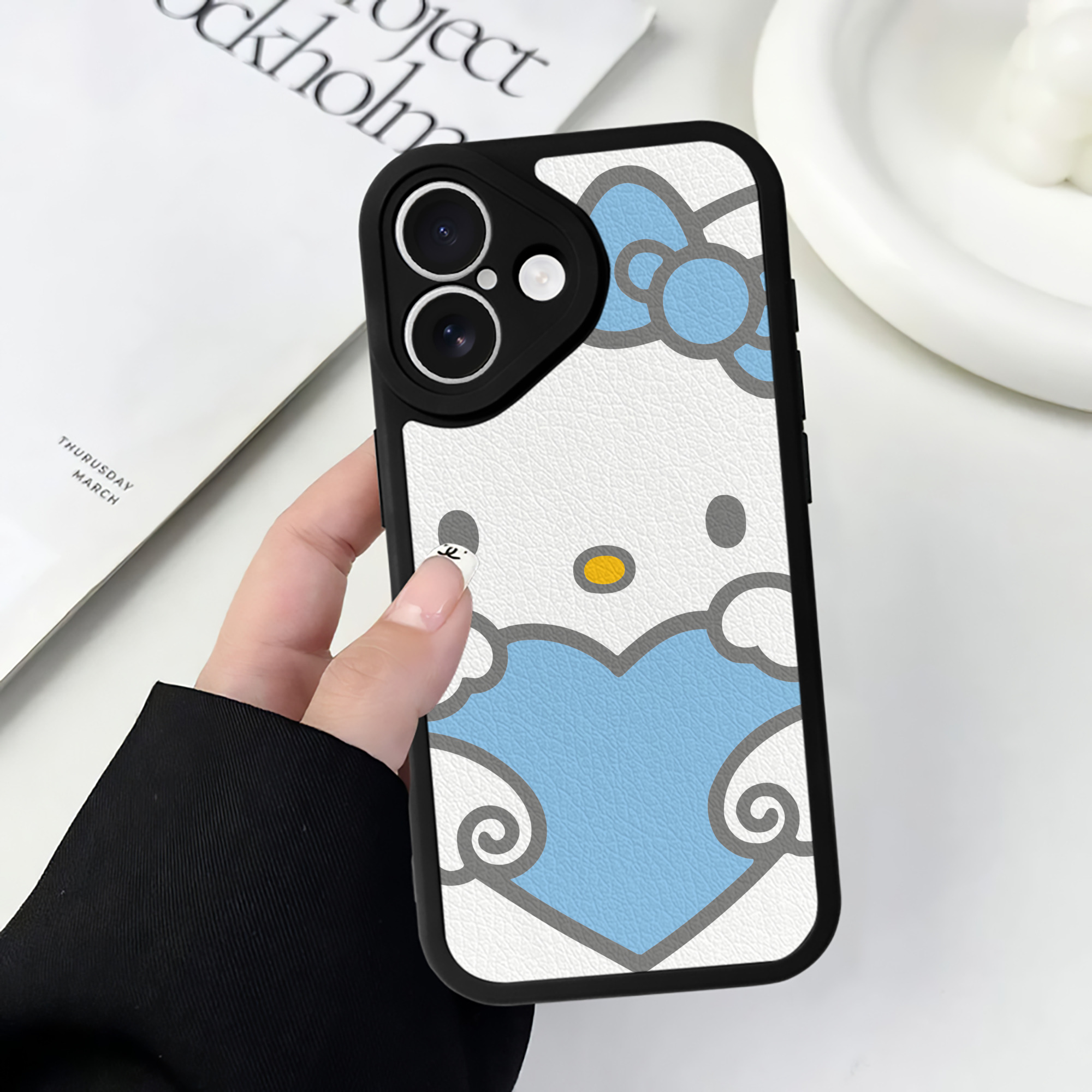 （画像用） Hello Kitty ハローキティ 【iPhone 16シリーズ対応】シリコンスマホケース（レザー調） 材質：シリコン